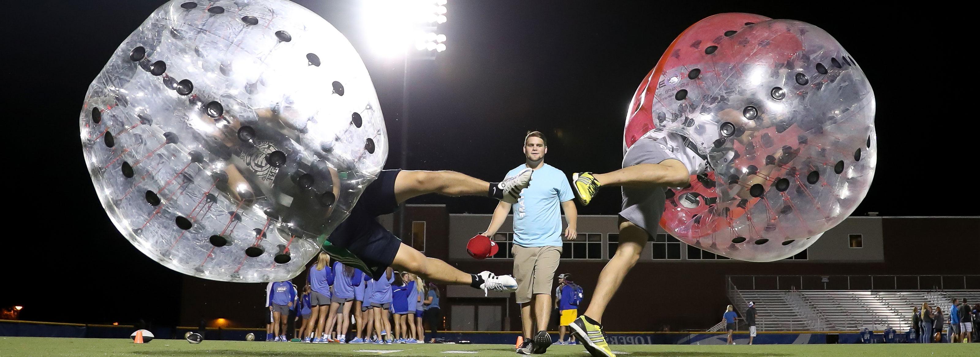 Students enjoying activities at bet36365体育's Lopers Under the lights event